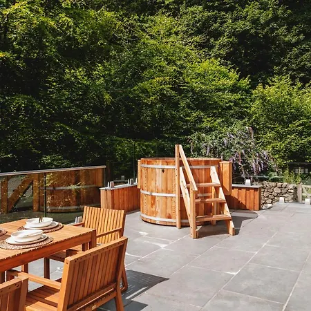 Loughrigg -private House With A Hot Tub 公寓